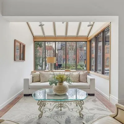 18,&nbsp;Tranby, Annex, Toronto