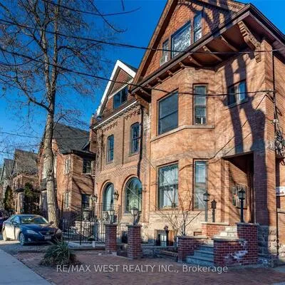 125,&nbsp;Madison, Annex, Toronto