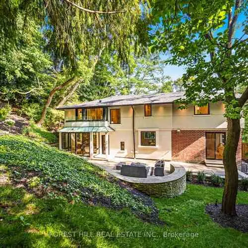 Premium freehold home for sale: 52, Roxborough, Rosedale-Moore Park, Toronto