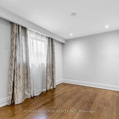 44,&nbsp;Pineway, Bayview Woods-Steeles, Toronto