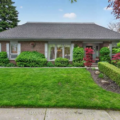 Premium freehold home for sale: 16, Caravan, Banbury-Don Mills, Toronto