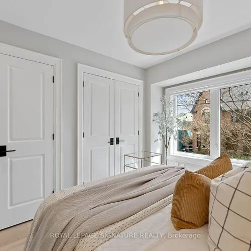 Premium freehold home for sale: 100, Sussex, University, Toronto
