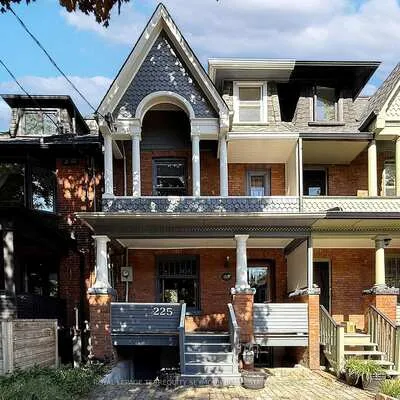 225,&nbsp;Howland, Annex, Toronto