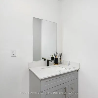35,&nbsp;Almore, Clanton Park, Toronto