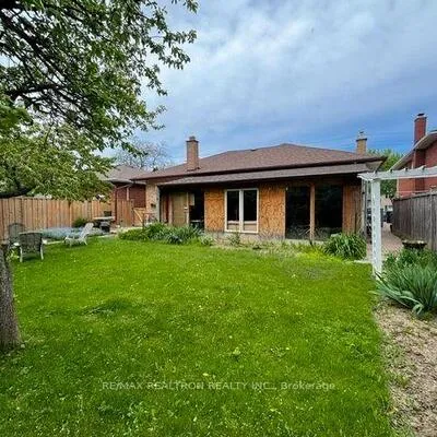 97,&nbsp;Overbrook, Bathurst Manor, Toronto