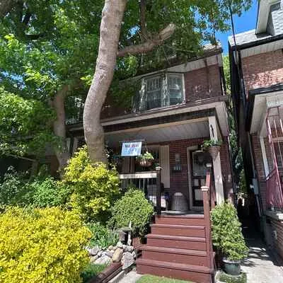 911,&nbsp;Bathurst, Annex, Toronto