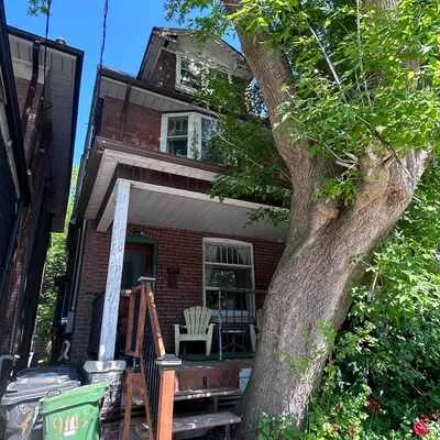 911 1/2,&nbsp;Bathurst, Annex, Toronto