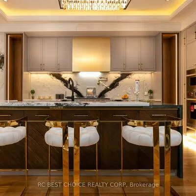 184,&nbsp;Mcrae, Leaside, Toronto