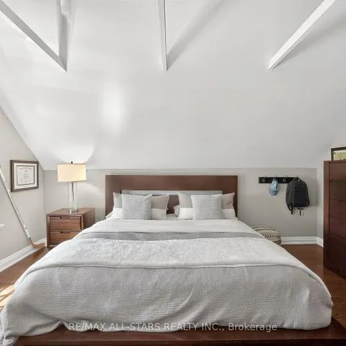 Premium freehold home for sale: 30, Edgewood, Rosedale-Moore Park, Toronto