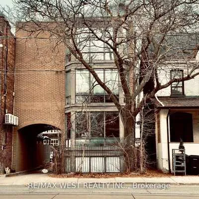 1061,&nbsp;Bathurst, Annex, Toronto