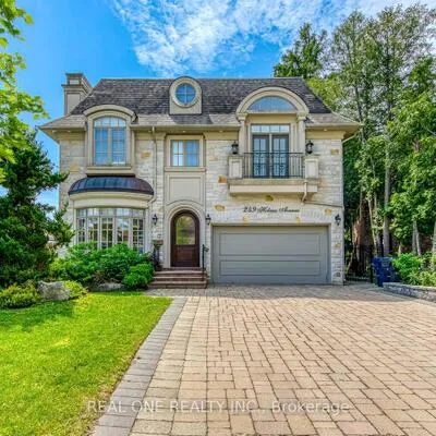 249,&nbsp;Holmes, Willowdale East, Toronto