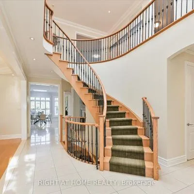 154,&nbsp;Charlton, Newtonbrook West, Toronto