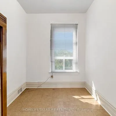 123,&nbsp;robert, University, Toronto