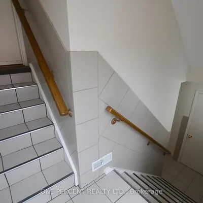 204,&nbsp;Sheppard, Lansing-Westgate, Toronto