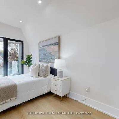 214,&nbsp;Brooke, Bedford Park-Nortown, Toronto