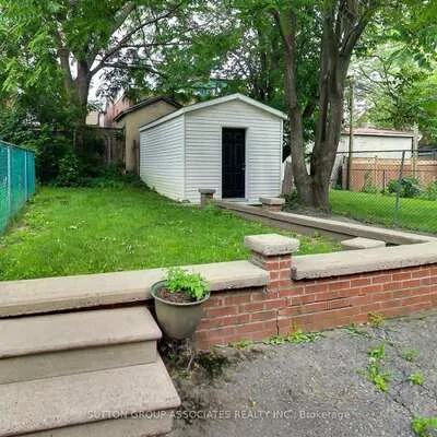 323,&nbsp;Lauder, Oakwood Village, Toronto