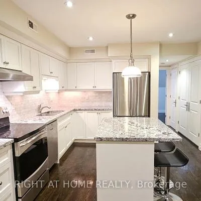 730,&nbsp;Shaw, Palmerston-Little Italy, Toronto