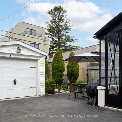 270,&nbsp;Robina, Oakwood Village, Toronto
