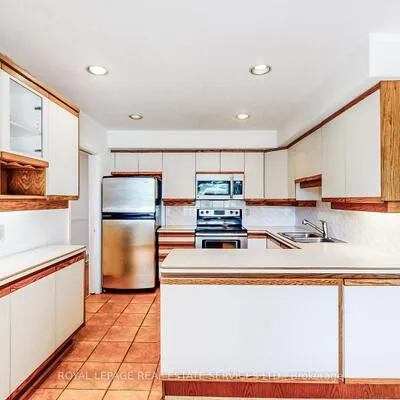 24,&nbsp;Burleigh Heights, Bayview Village, Toronto