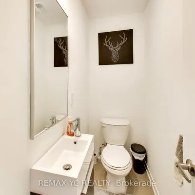 18,&nbsp;Deep Roots, Englemount-Lawrence, Toronto