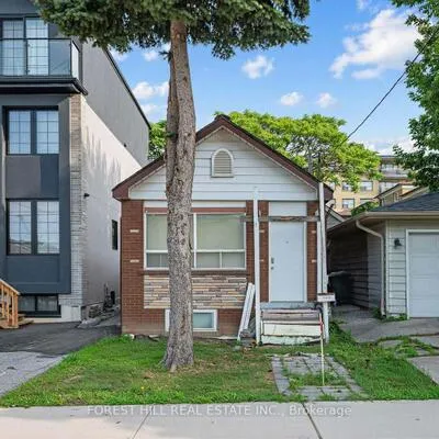 2,&nbsp;Mulberry, Oakwood Village, Toronto