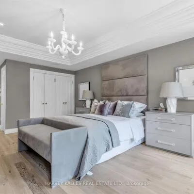 32,&nbsp;Bernard, Annex, Toronto