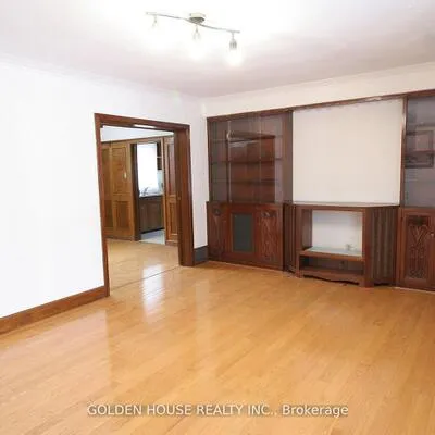 260,&nbsp;Moore Park, Newtonbrook West, Toronto