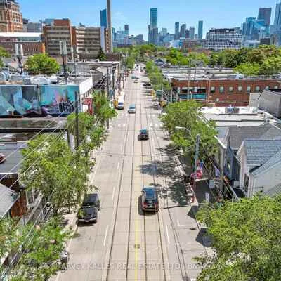 819,&nbsp;Dundas, Trinity-Bellwoods, Toronto