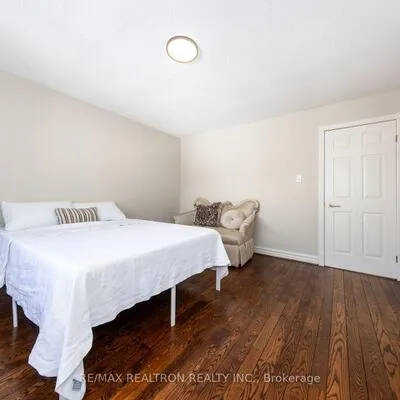 25,&nbsp;Clarkhill, Newtonbrook West, Toronto