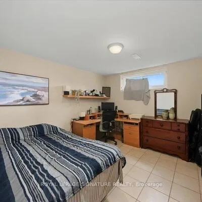 34,&nbsp;Clifton, Bathurst Manor, Toronto