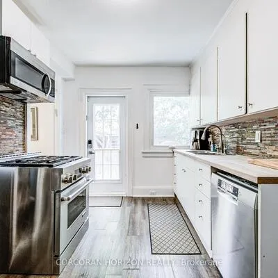 77,&nbsp;Montgomery, Yonge-Eglinton, Toronto