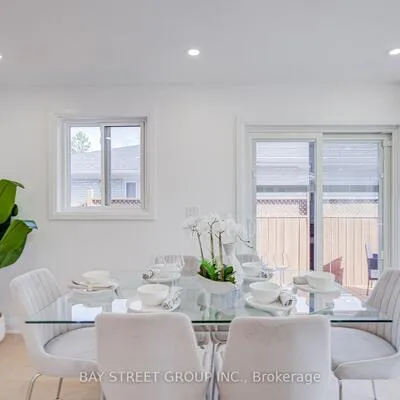 60,&nbsp;Warner, Victoria Village, Toronto