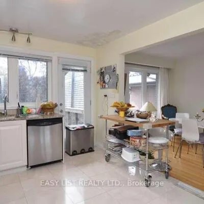 43,&nbsp;Churchill, Willowdale West, Toronto