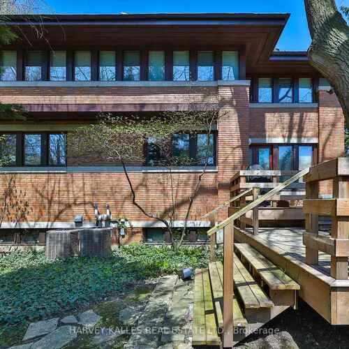 Premium freehold home for sale: 223, Hillhurst, Bedford Park-Nortown, Toronto