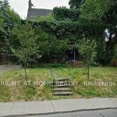205,&nbsp;Heath, Casa Loma, Toronto