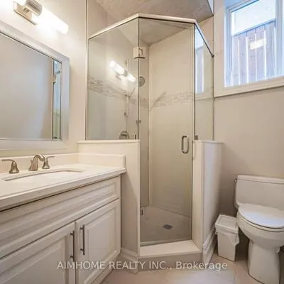 212,&nbsp;Hollywood, Willowdale East, Toronto