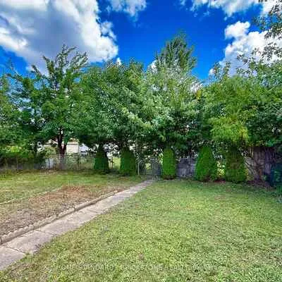 19,&nbsp;Granite, Clanton Park, Toronto
