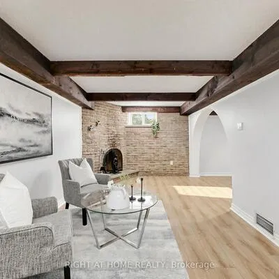 305,&nbsp;Pleasant, Newtonbrook West, Toronto