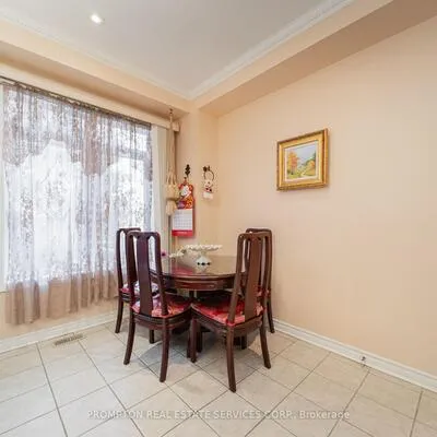 25,&nbsp;Routliffe, Newtonbrook West, Toronto