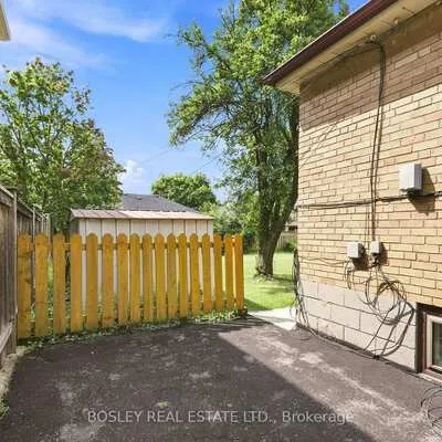 87,&nbsp;Brighton, Bathurst Manor, Toronto