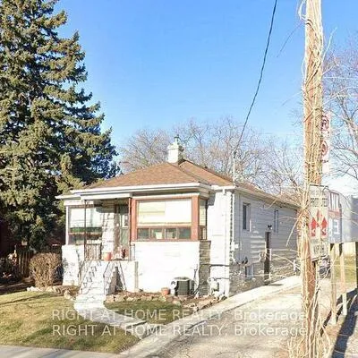 12,&nbsp;Connaught, Newtonbrook West, Toronto