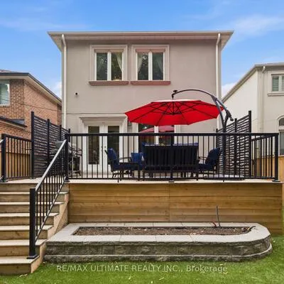 214,&nbsp;Sutherland, Leaside, Toronto