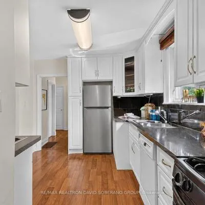 122,&nbsp;Mcgillivray, Bedford Park-Nortown, Toronto