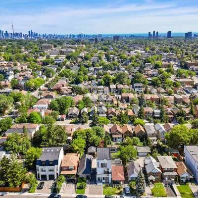 33,&nbsp;Lanark, Oakwood Village, Toronto
