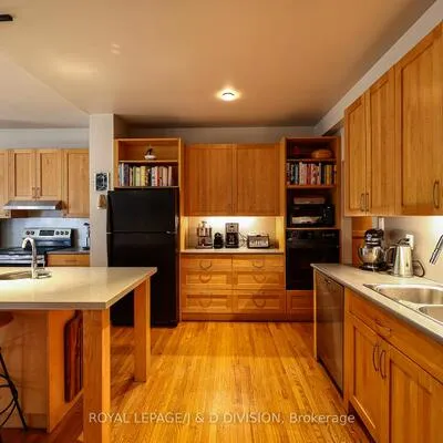 181,&nbsp;Rumsey, Leaside, Toronto