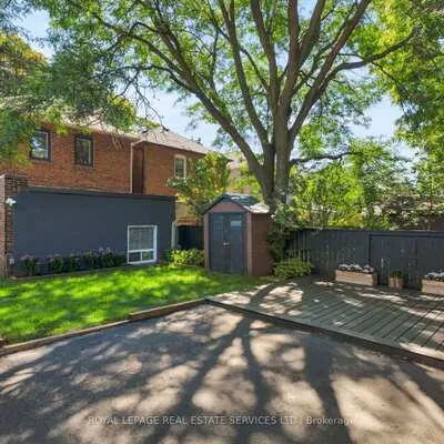 272,&nbsp;Rumsey, Leaside, Toronto