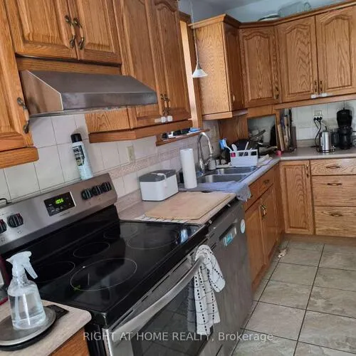 Premium freehold home for sale: 17, Gwendolen, Lansing-Westgate, Toronto