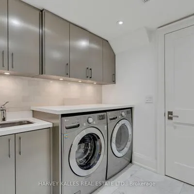 516,&nbsp;Douglas, Bedford Park-Nortown, Toronto