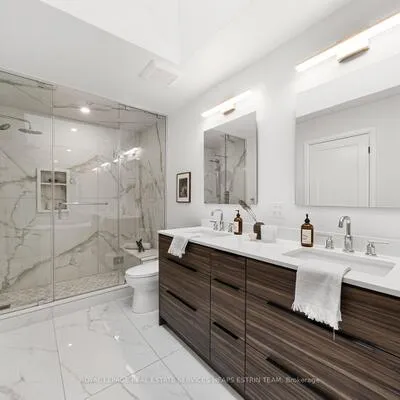 247A,&nbsp;Lippincott, University, Toronto