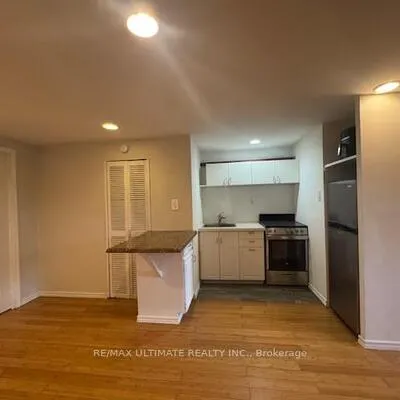 127,&nbsp;Robina, Oakwood Village, Toronto